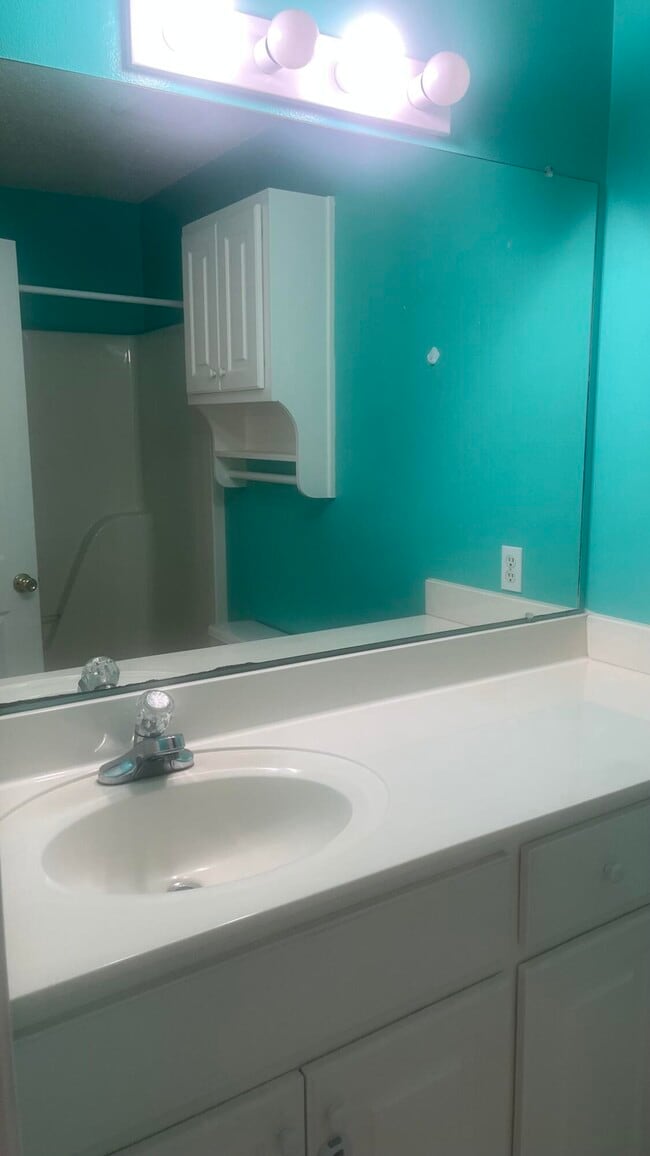 Building Photo - 2823 Bay Club Dr