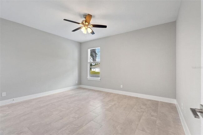 Building Photo - 3707 Fontainebleau St