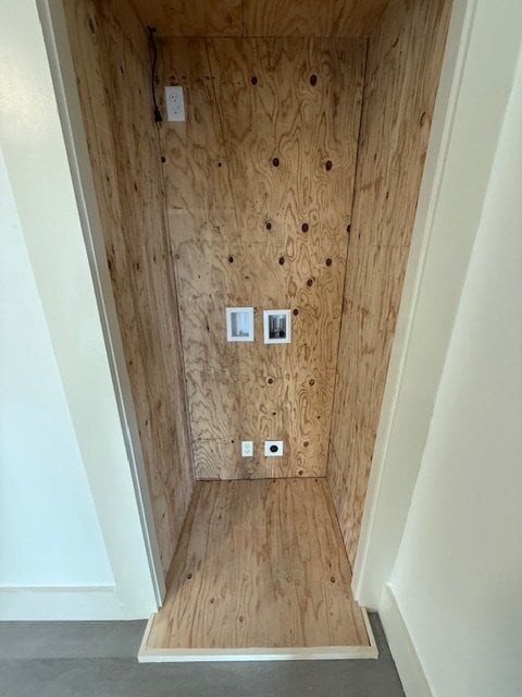 Building Photo - Walk to Downtown Norway from This Bright, Beautifully Renovated First-Floor Apartment