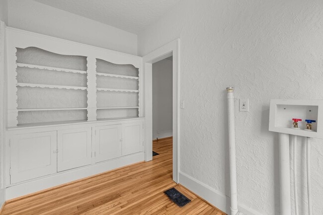 Building Photo - Beautiful Historic 4 Bedroom 2 Bathroom Home