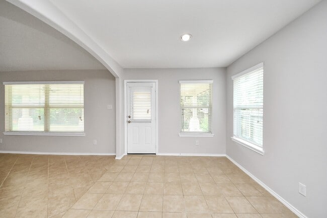 Building Photo - 21823 Wildcroft Dr