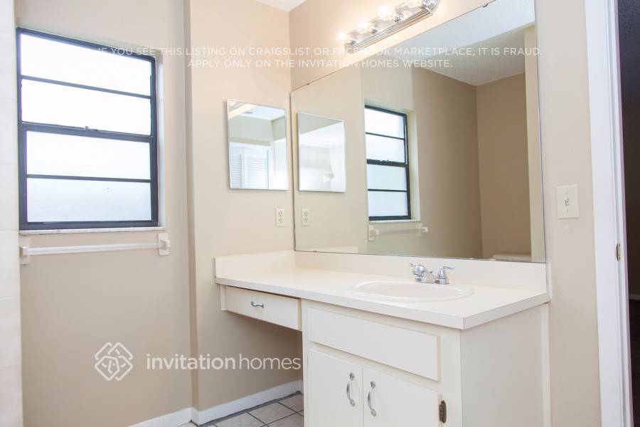 Building Photo - 6524 Seafairer Dr