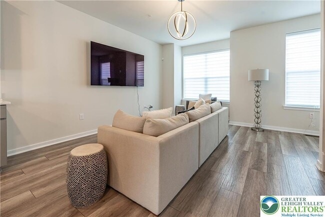 Building Photo - 4936 Brookside Ct