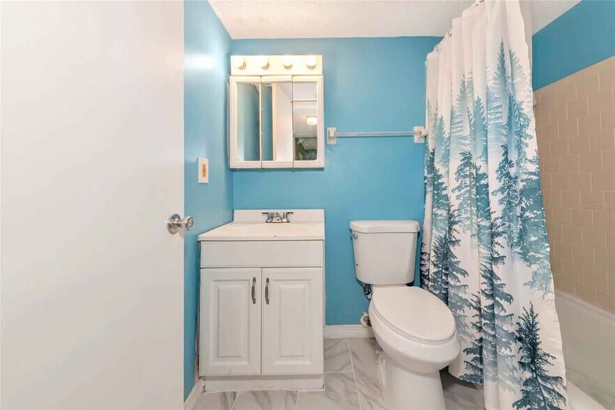 Building Photo - 3072 Lake Bayshore Dr