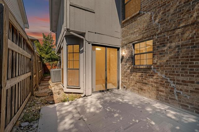 Building Photo - 100 Shinoak Valley