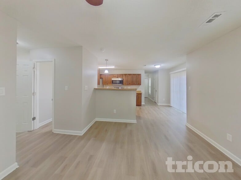 Building Photo - 701 Barbee Farm Dr