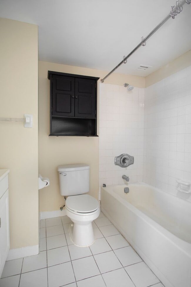 Building Photo - 2 Bedroom 2 Bathroom in Santa Clara Condo