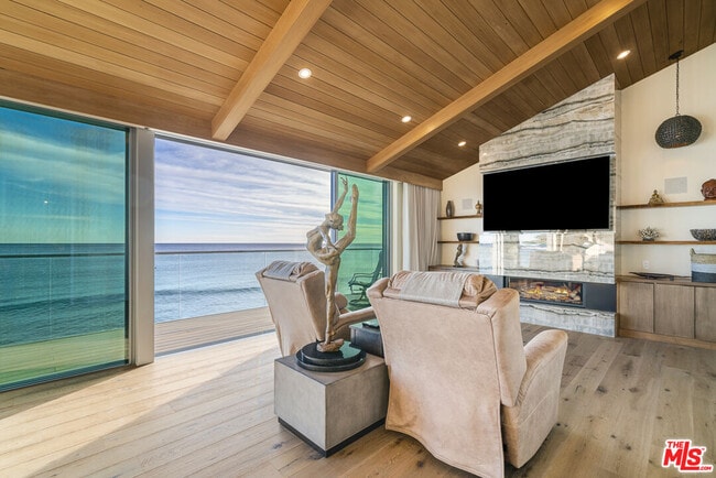 Building Photo - 27002 Malibu Cove Colony Dr