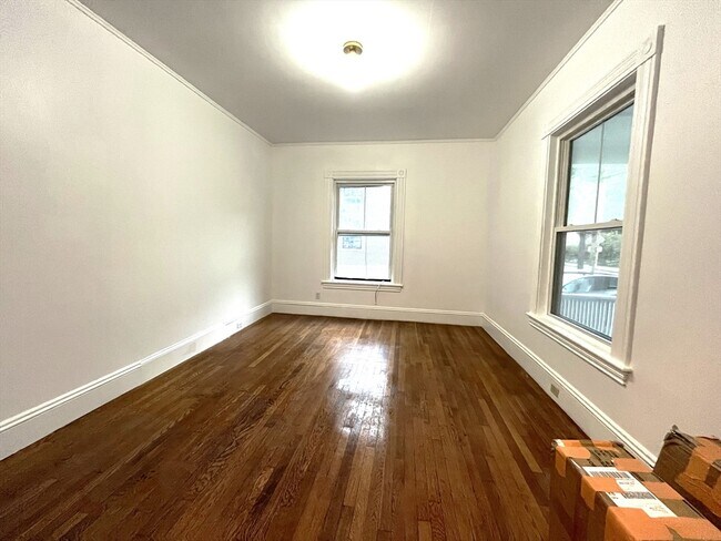 Building Photo - 168 Elliot St