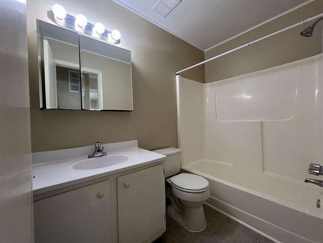 Building Photo - Great condo in great location