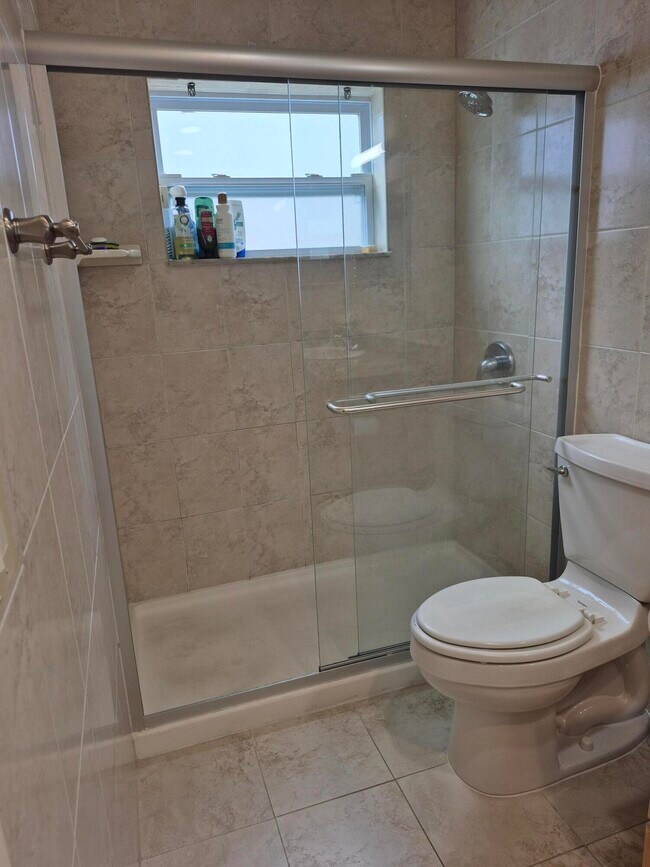 Building Photo - 4470 Lucerne Villas Ln