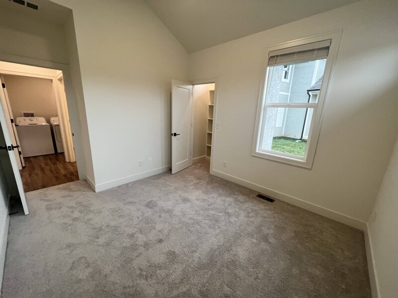 Building Photo - 1517 SW Hedgewood Ln