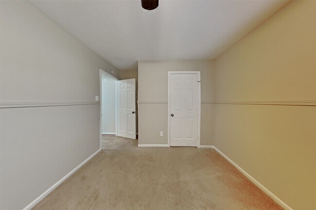 Building Photo - 16923 Poplar Hill St