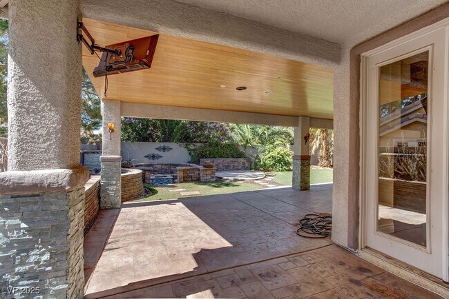 Building Photo - 10381 Walking View Ct