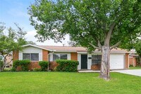 Building Photo - 3114 Harvard St N