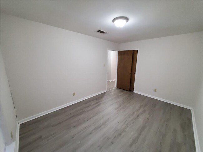 Building Photo - 3206 Randall Dr