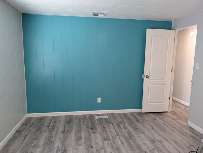 Building Photo - 5737 Klondike Dr