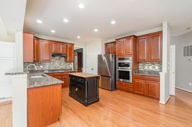 Building Photo - 5990 Parsons Lane