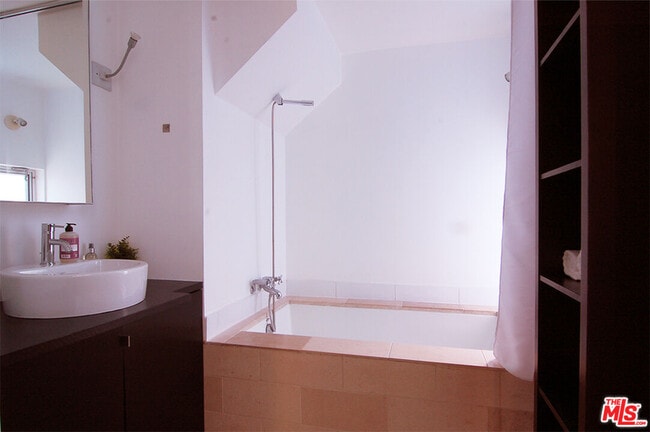 Building Photo - 116 Pacific Ave