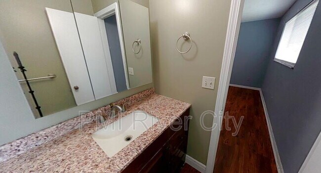 Building Photo - 5998 Greenwillow Ln S