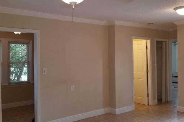 Building Photo - 415 Greenbriar Dr