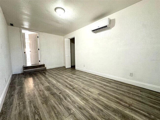 Building Photo - 3905 54th Ave N