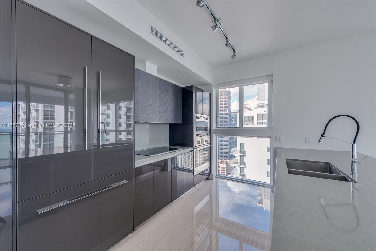 Building Photo - 1080 Brickell Ave