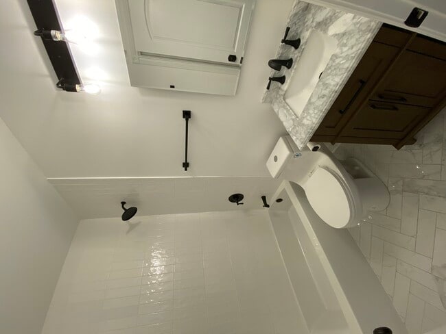 Building Photo - 1114 N Hoyne Ave