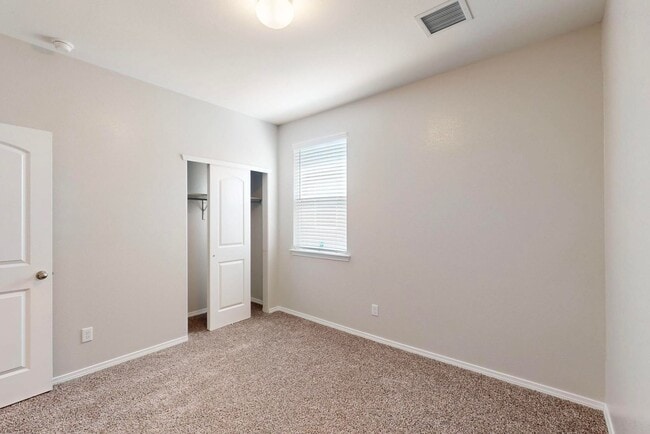 Building Photo - Charming 3 bedroom, 2 bath home in East El...