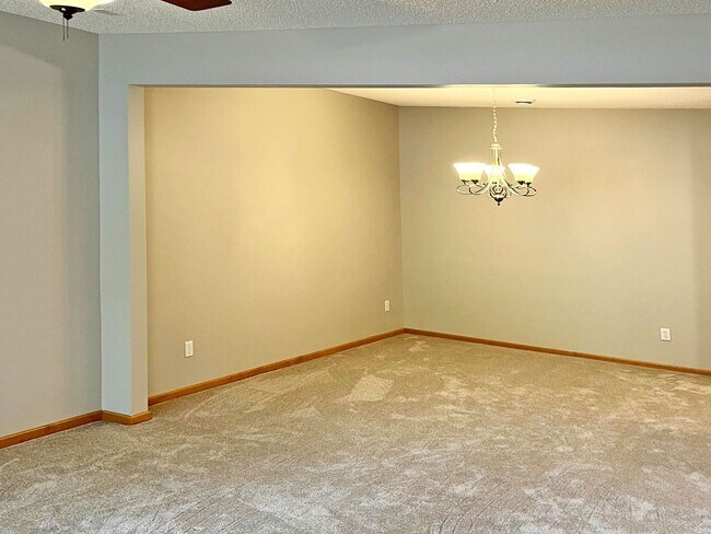 Building Photo - Upscale Townhome with Large Office-Loft, 3 Baths, 2-Car Attached Garage, Quartz Countertops and M...