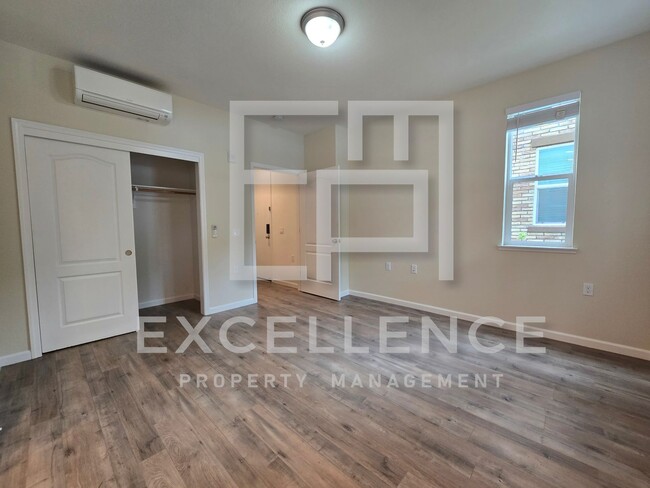 Building Photo - 3/3.5 Townhouse - One Bedroom is Full Stud...