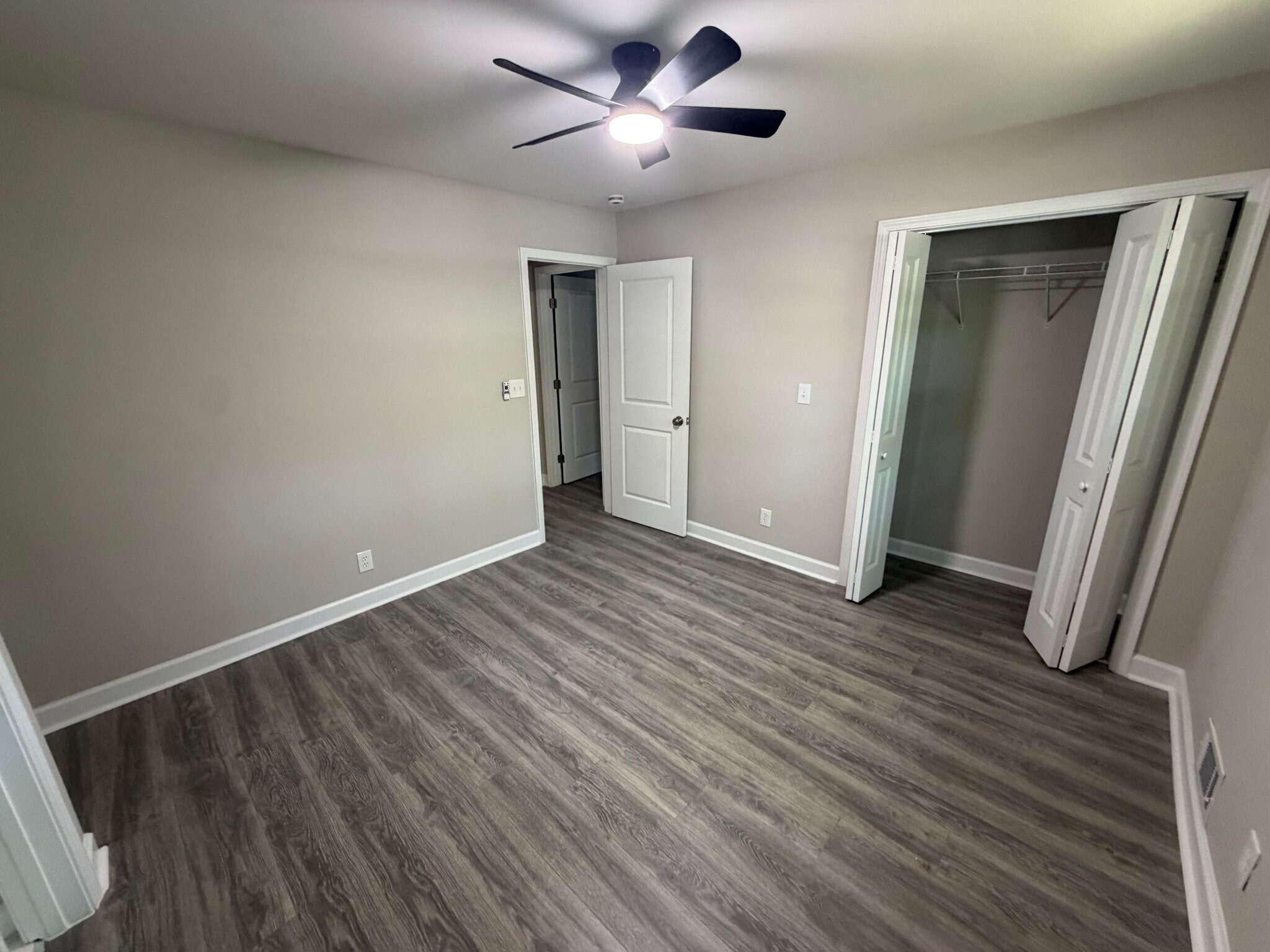 Building Photo - Room in House on Heritage Hills Cir