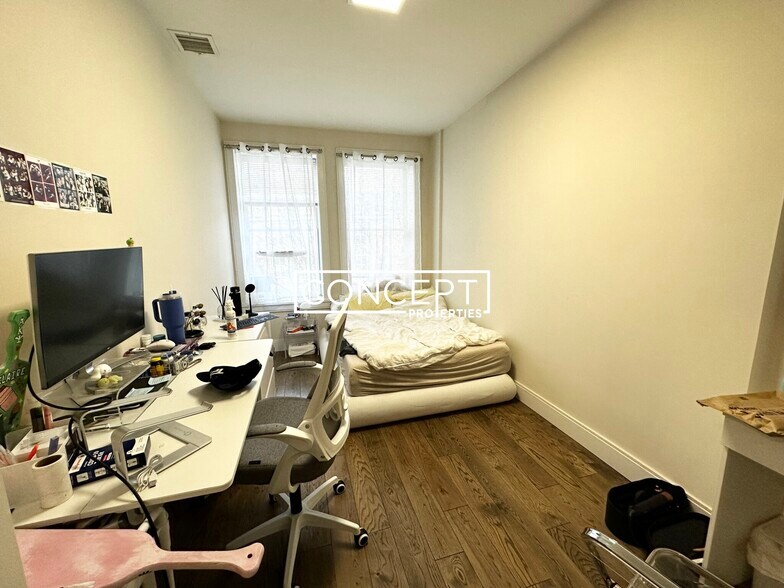 Building Photo - 988 Tremont St