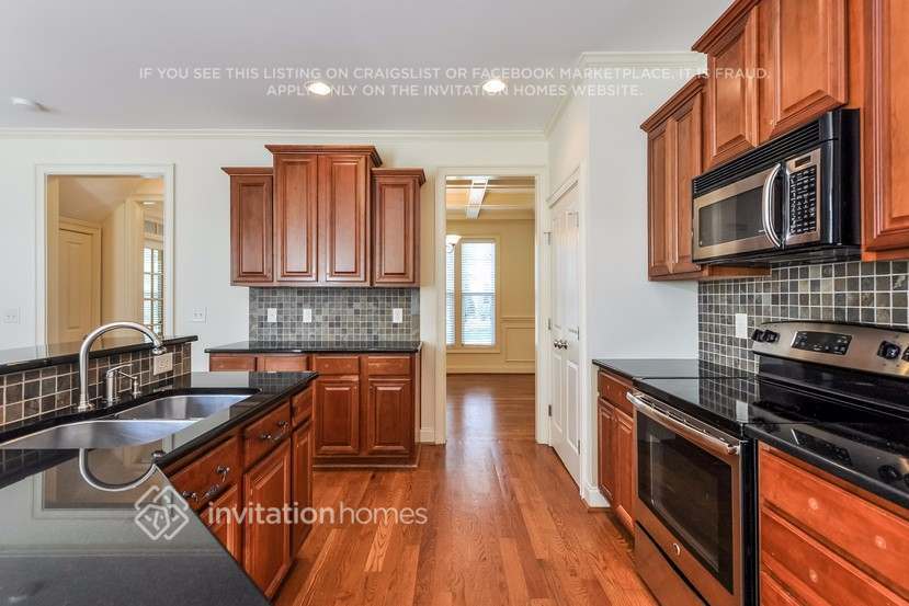 Building Photo - 513 Skygrove Dr