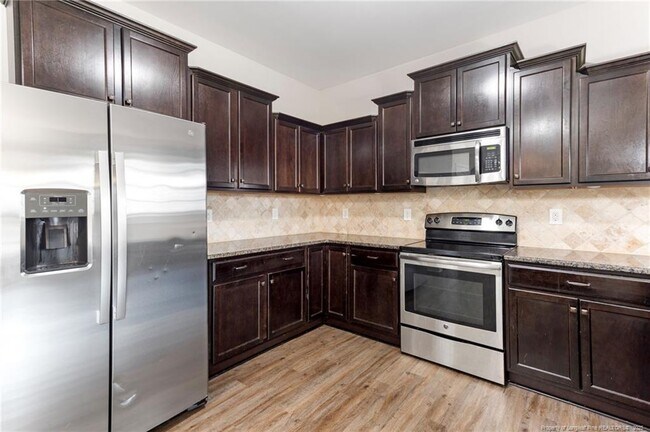 Building Photo - 573 Wedgefield Dr
