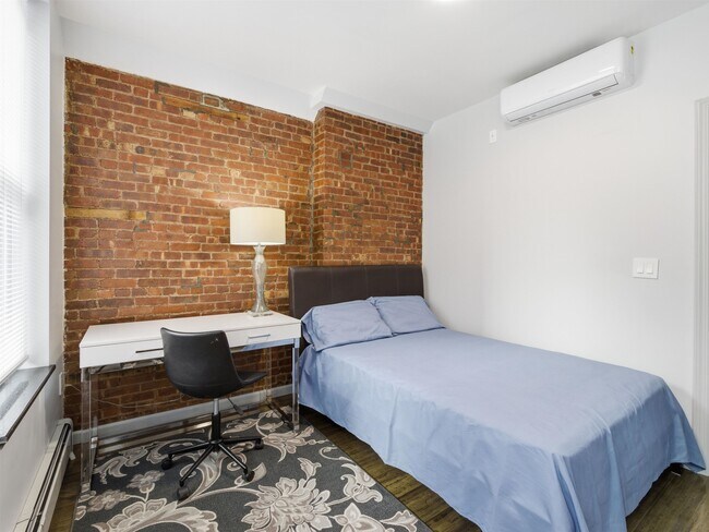 Building Photo - 232 1st St