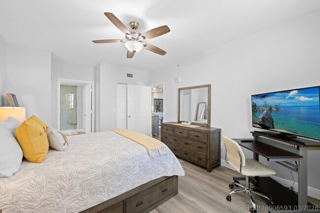 Building Photo - 720 S Sapodilla Ave
