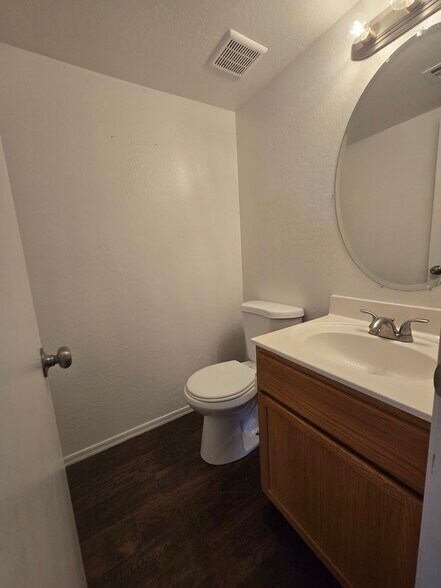 Building Photo - 5010 S 28th St