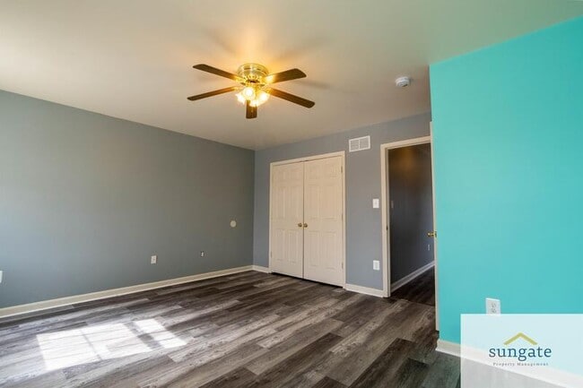 Building Photo - 123 Center St