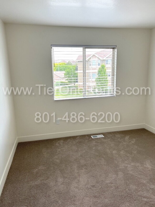 Building Photo - NO DEPOSIT option available for qualified ...