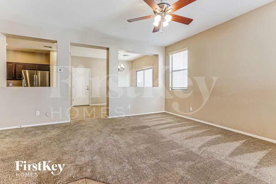 Building Photo - 127 E Catclaw St