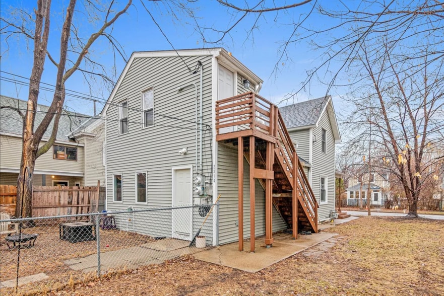 Building Photo - 2314 2nd St NE