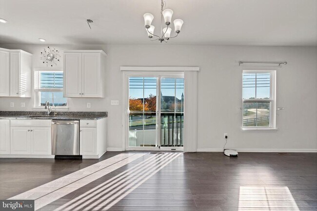 Building Photo - 311 Sunrise Ct