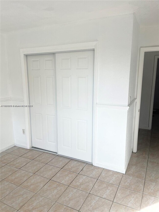 Building Photo - 605 W 68th St