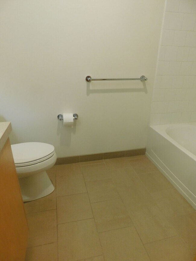 Building Photo - Fall Special $300 Off First Full Mo.-Beaut...