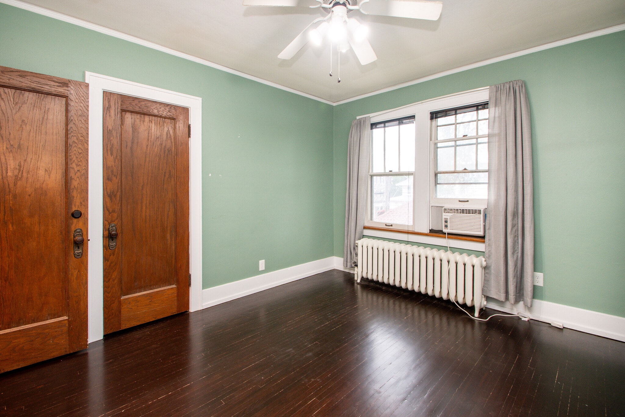 Building Photo - 1411 W Barker Ave