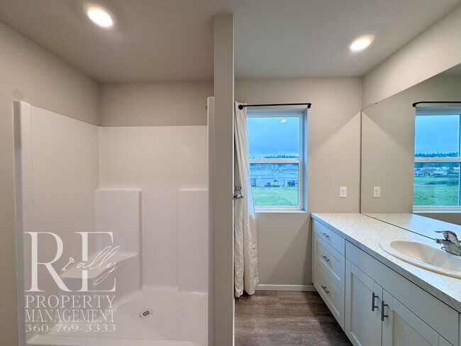 Building Photo - Light-Filled Newer Bremerton Home with Loft, Fenced Yard & 2-Car Garage