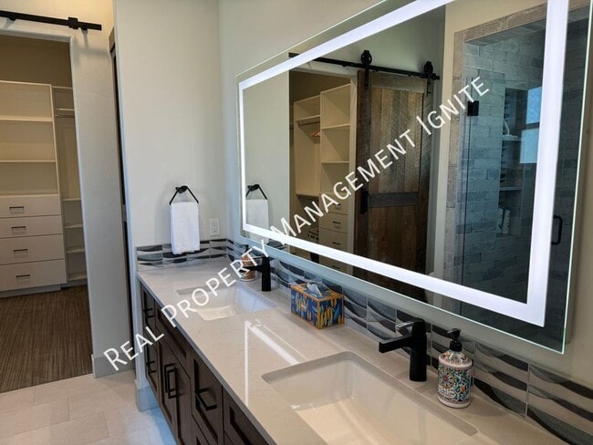 Building Photo - 61145 SW Beverly Wy