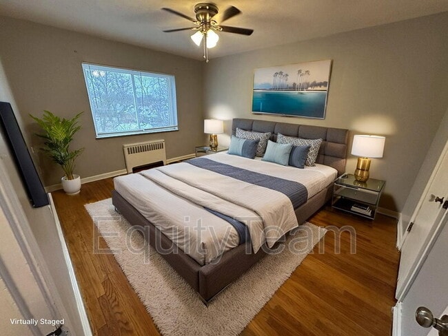 Building Photo - 5933 Oakwood Ave