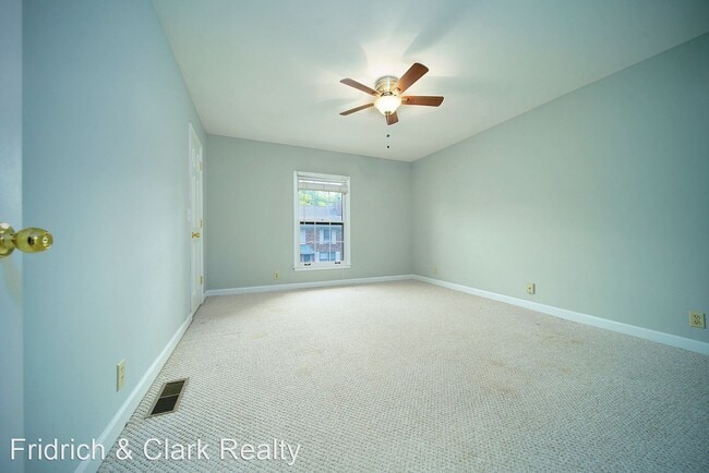 Building Photo - 2 br, 1.5 bath Apartment - 511 Hickory Villa